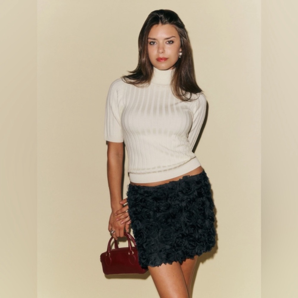 NWT Reformation carla mini skirt in black rose  - size 4